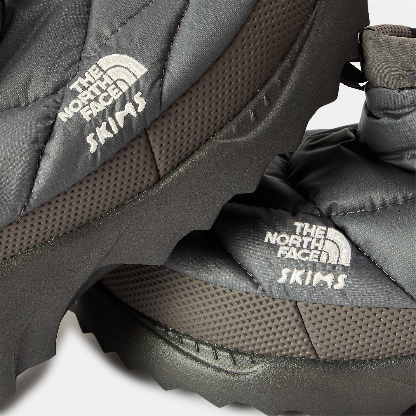 The North Face x SKIMS Nuptse Chukka Boots Gunmetal Unisex US 7 Collab New THE NORTH FACE X SKIMS NUPTSE TRACTION CHUKKA | PHOENIX | SKIMS main image 3