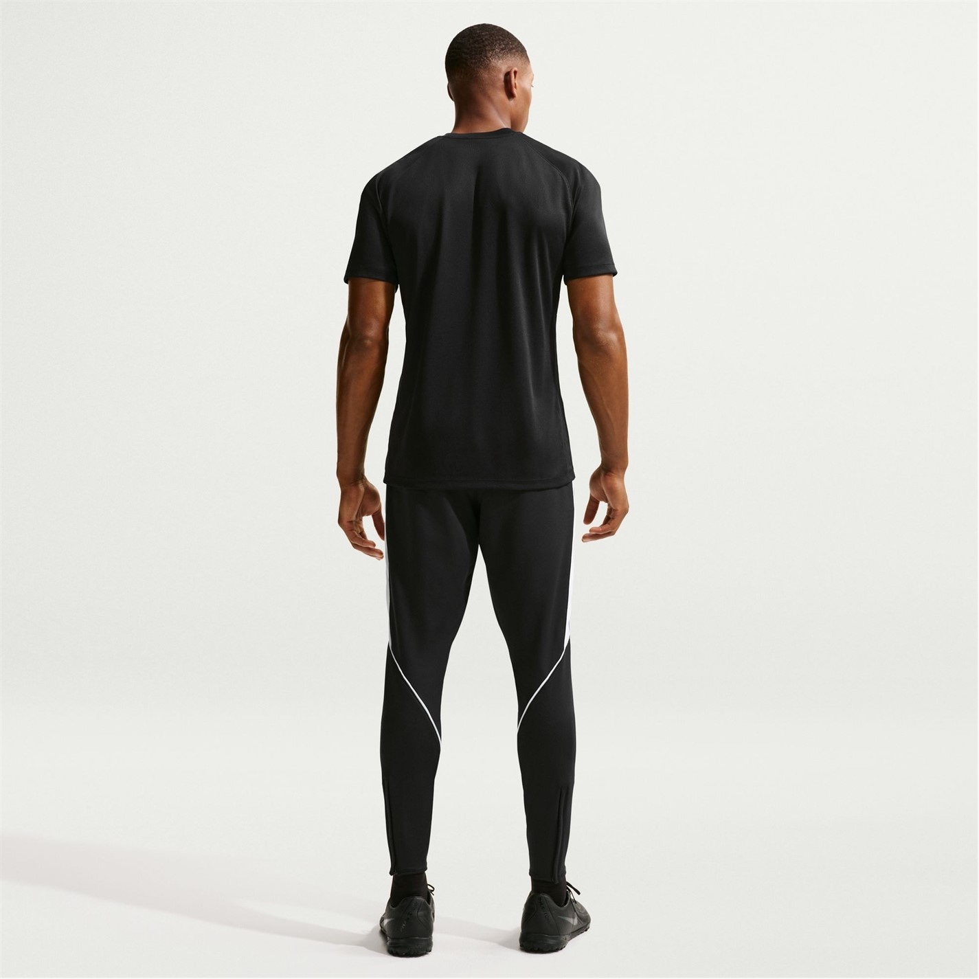 nike slim fit tracksuit bottoms