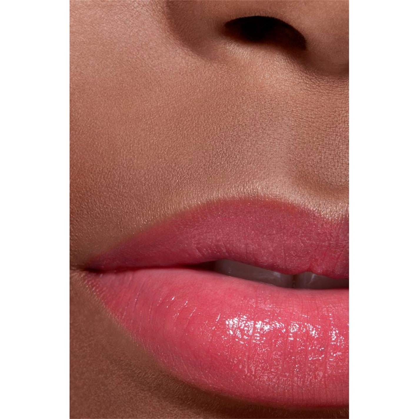 Chanel LES BEIGES LIP BALM Hydrating Lip Care With A Subtle Healthy Glow Tint. Unisex