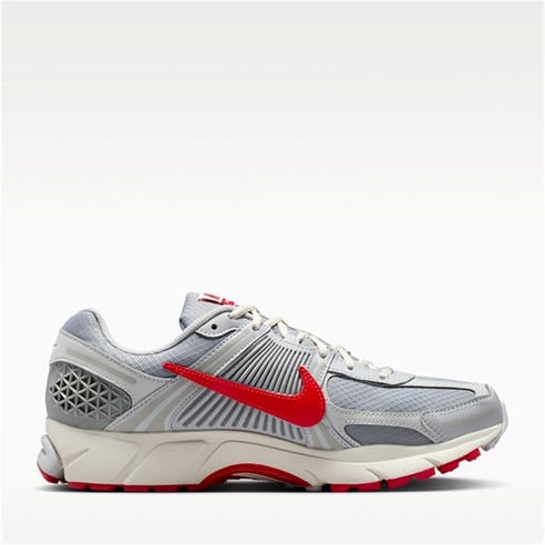 NIKE - Zoom Vomero 5 Trainers