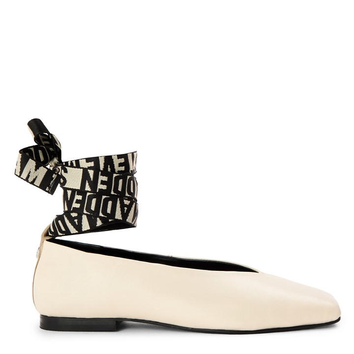 Steve Madden Women's Cream Fosse Ballet Pumps