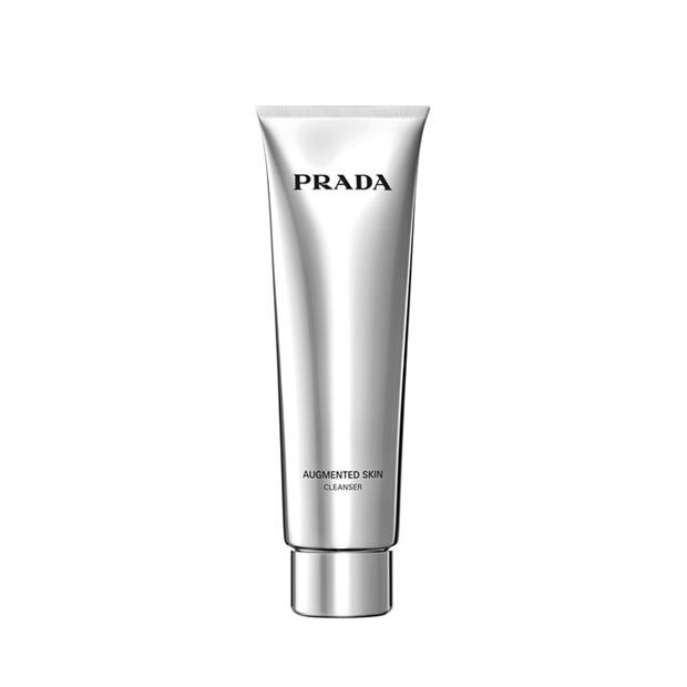PRADAのAUGMENTED SKINクッションファンデーション、色はLC5 【公式通販】